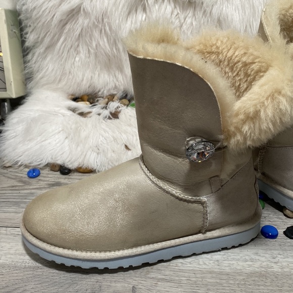 UGG Australia Womens 7 Bailey I Do Winter Snow Boots Ivory Sheepskin Crystal - Picture 7 of 9
